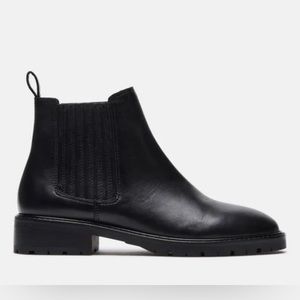 Steve Madden Chealsea Boot Black Leather Size 7